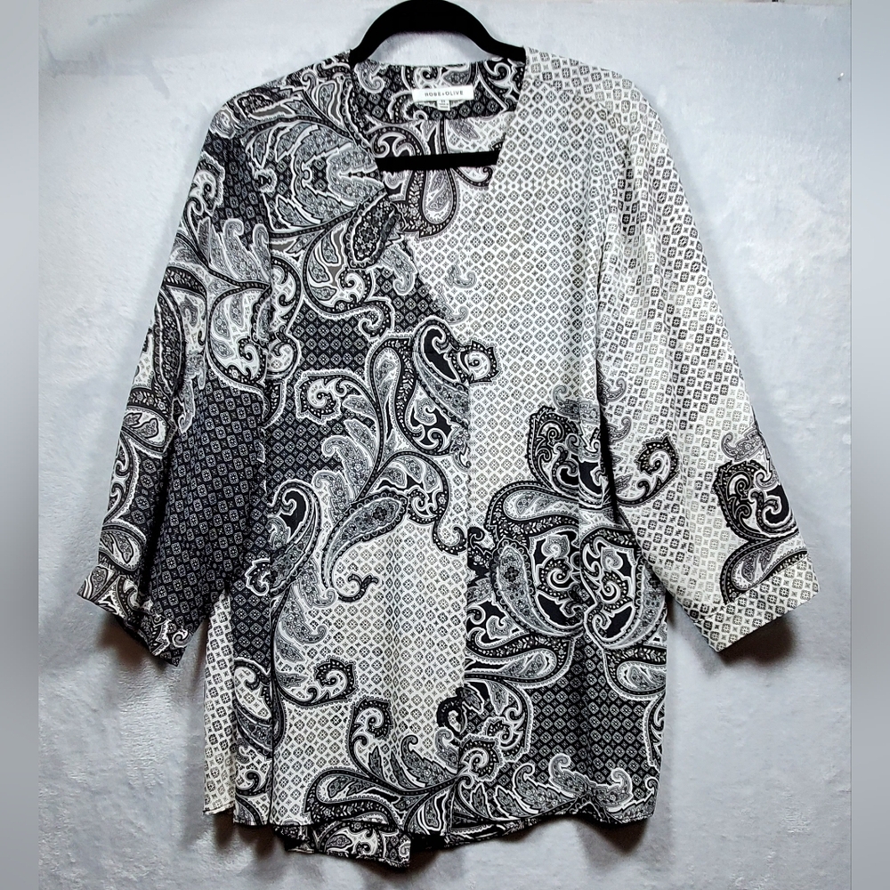 Rose + Olive Women Plus 2X Paisley V Neck Tunic Top 3/4 Sleeve